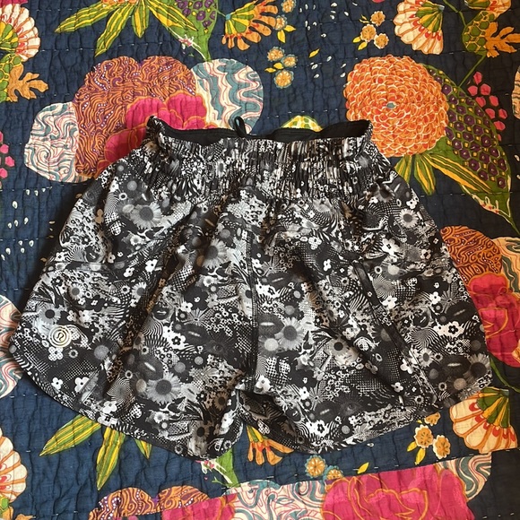 Lululemon Sea Wheeze limited edition shorts 🌊 - Picture 2 of 3